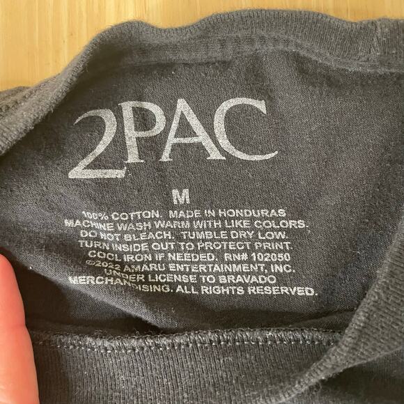 2Pac Tupac Praying Graphic Black and White Black T Shirt Size M - Picture 3 of 3